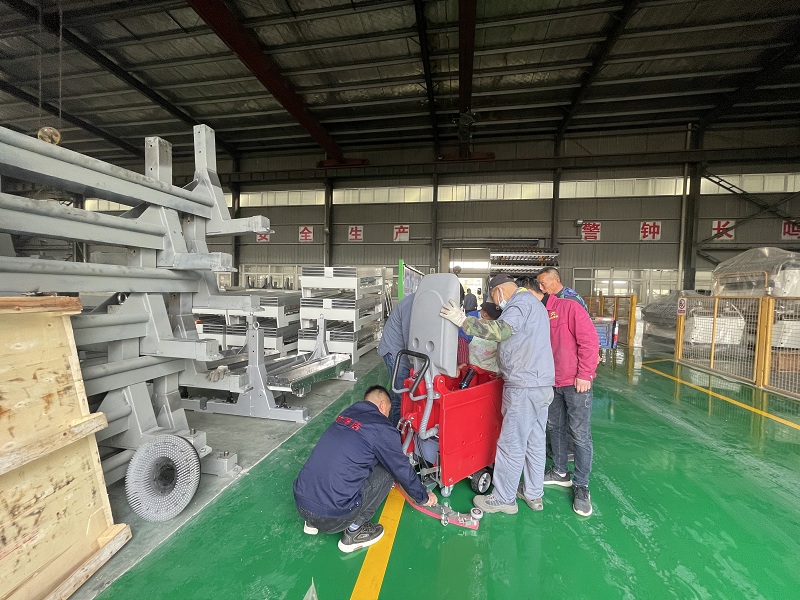 糧食機(jī)械有限公司選擇了GX2洗地機(jī)解決地面清潔問(wèn)題